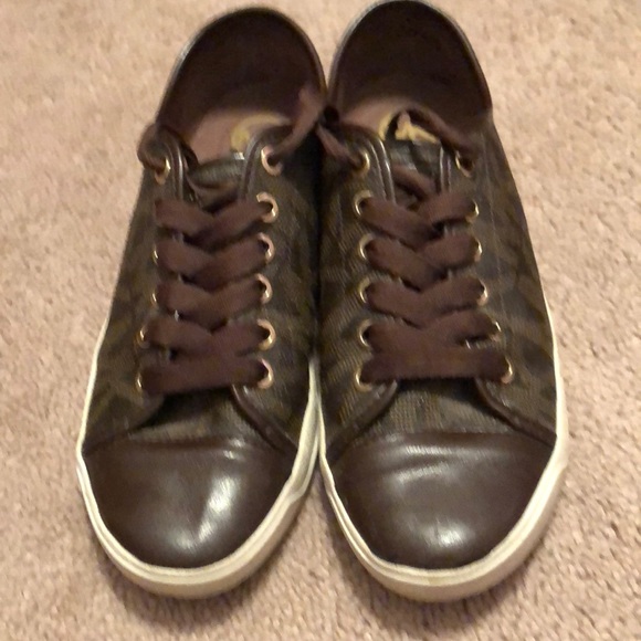 Shoes - Picture 4 of 5